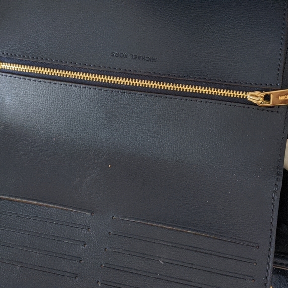 Michael kors bag make an offer - Picture 4 of 4